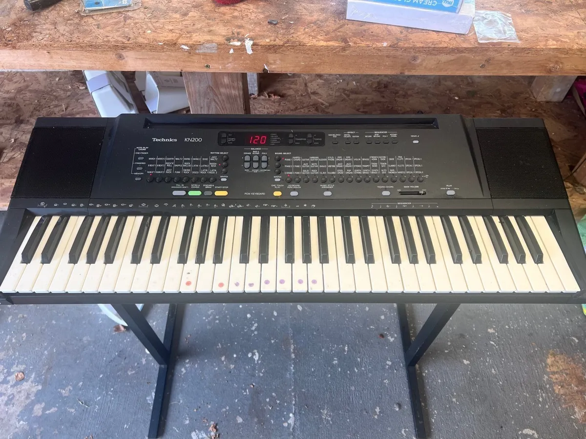 Technics KN200 Electronic Keyboard / Piano + Stand