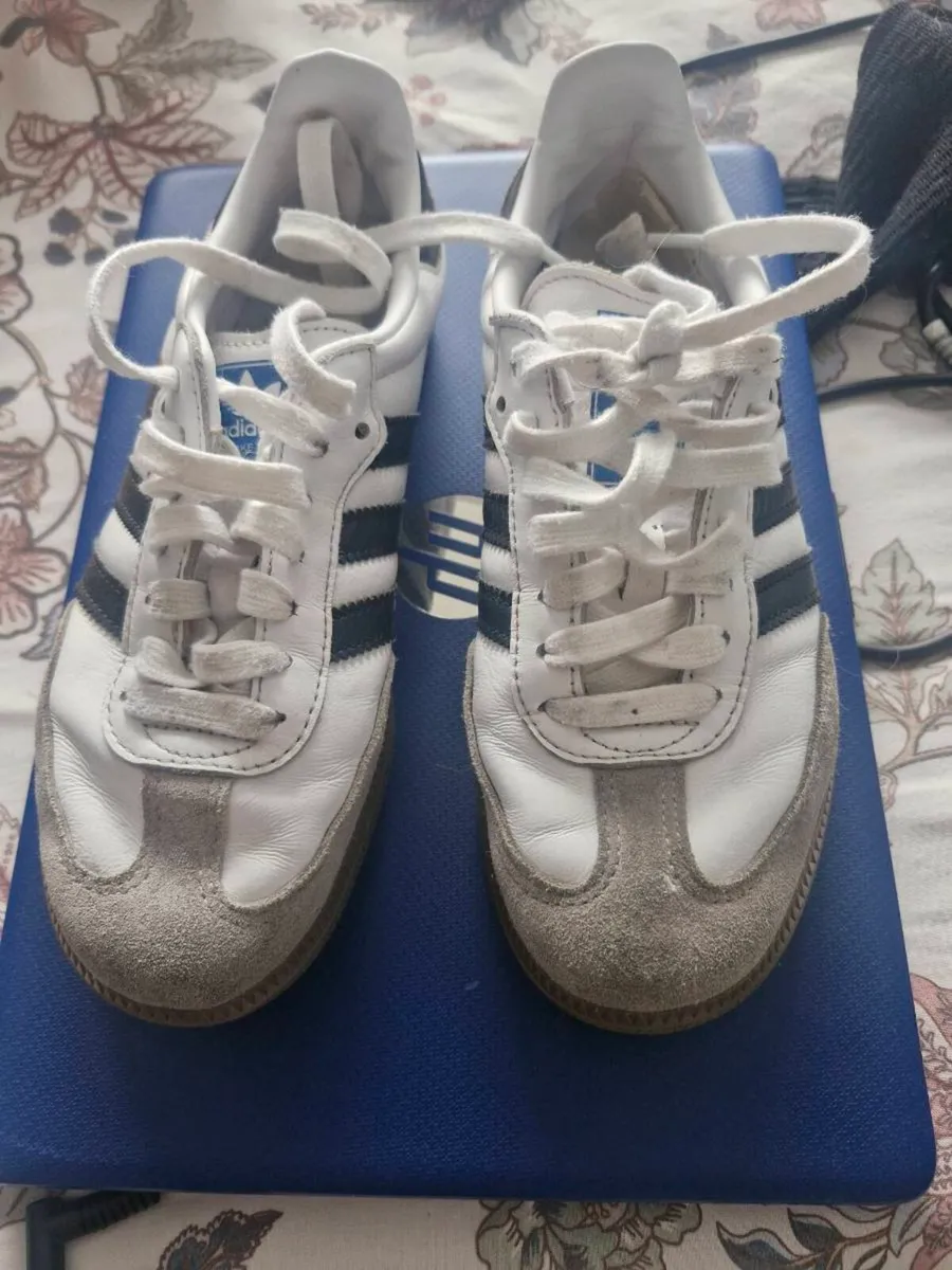 Sambas, white and black - Image 1
