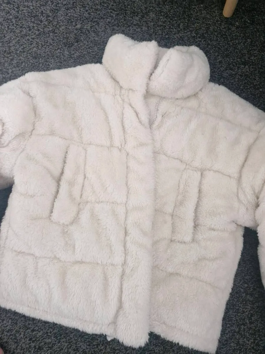 Cream faux fur coat - Image 2
