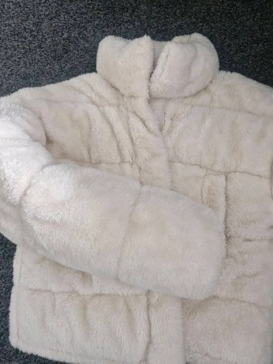 Cream faux fur coat - Image 3