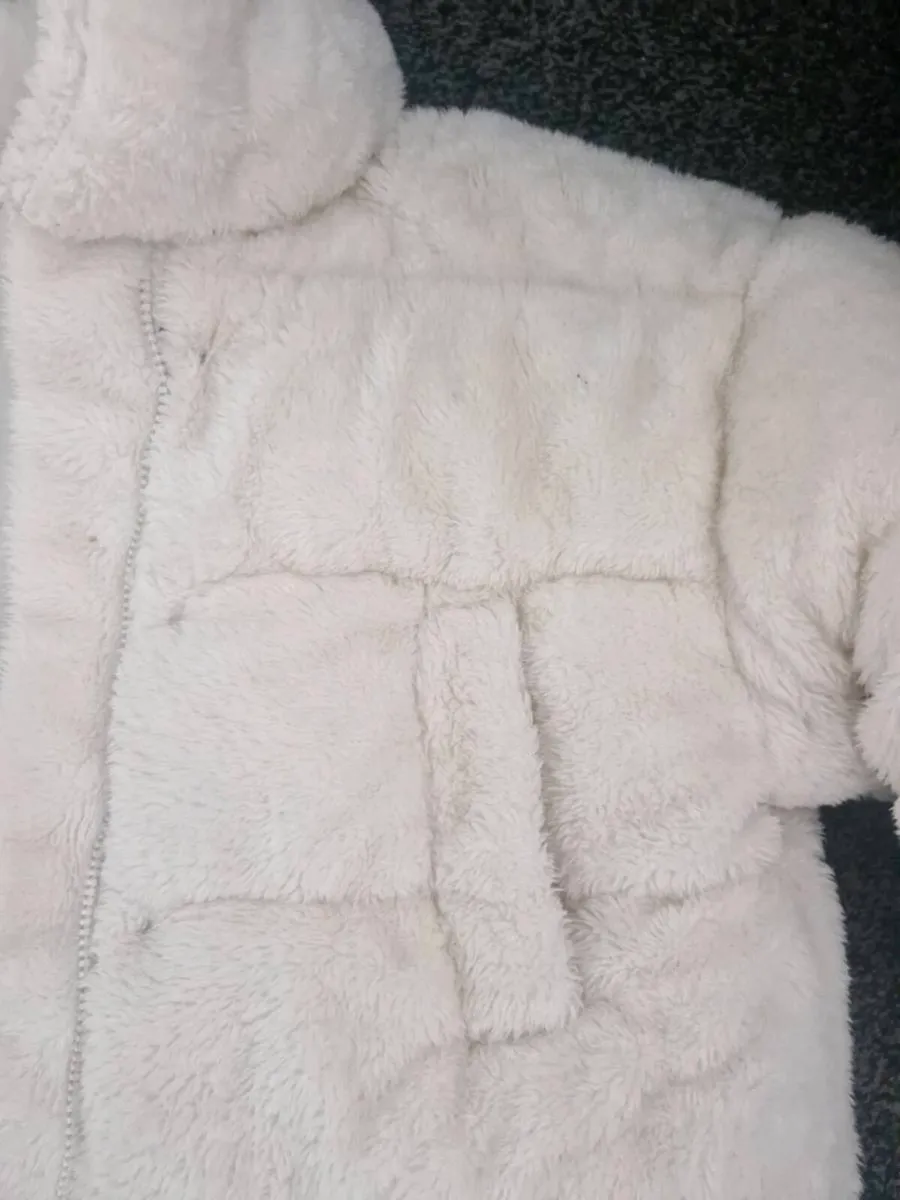 Cream faux fur coat - Image 4