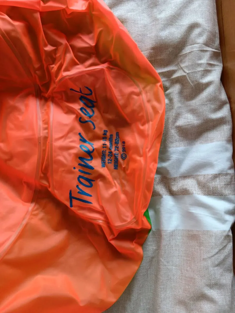 Swimming  jacket and ring - Image 4