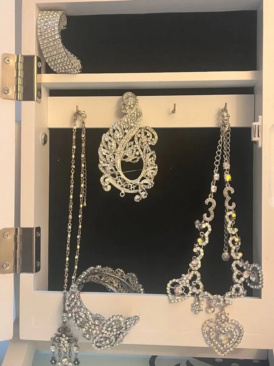 jewellery - Image 1
