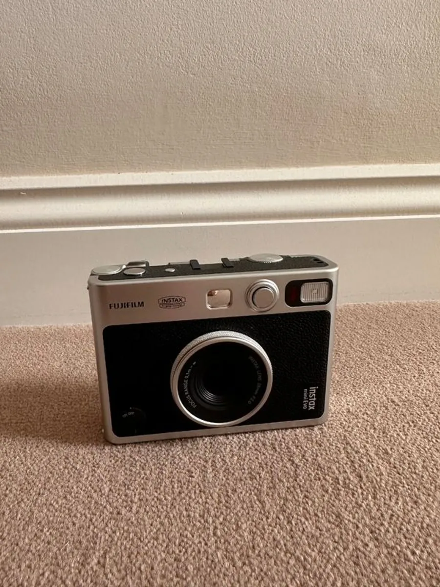 Fujifilm Instax Mini Evo - used once - Image 2