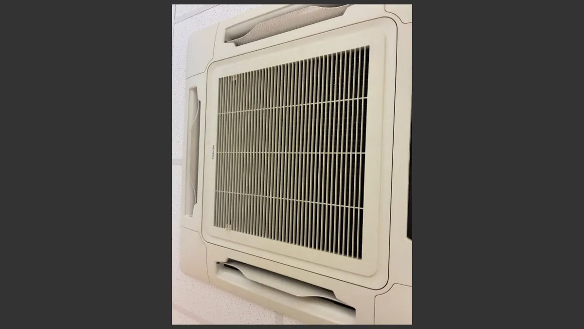 Air conditioning units walls and ceiling air - Image 1