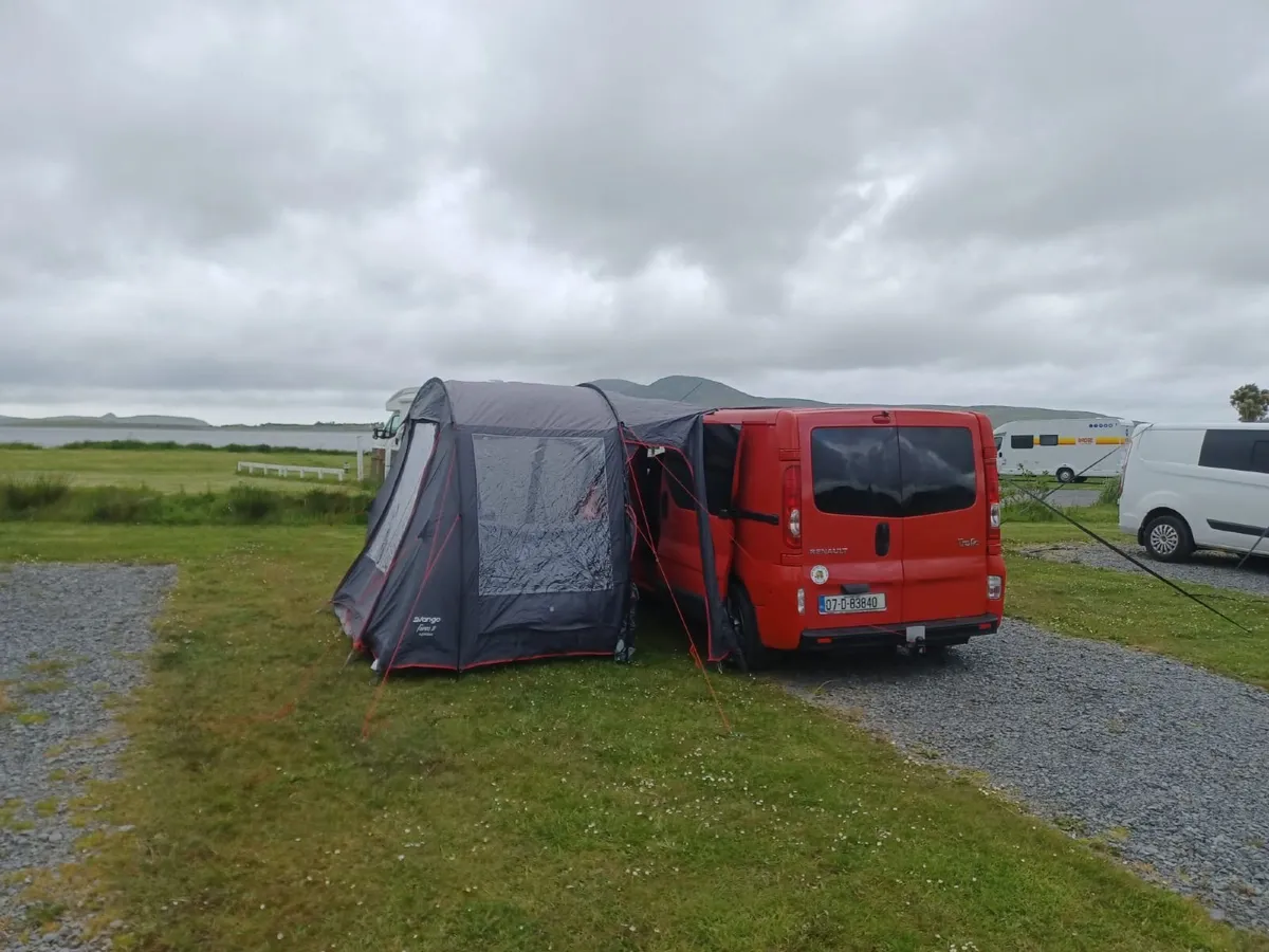 Campervan Renault Trafic 2.5L 150BHP - Image 3