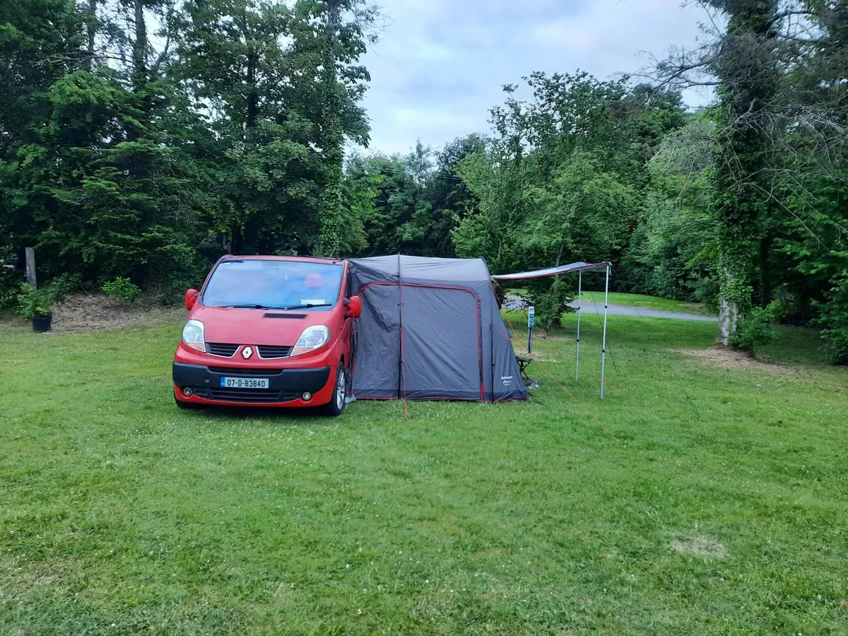 Campervan Renault Trafic 2.5L 150BHP - Image 4