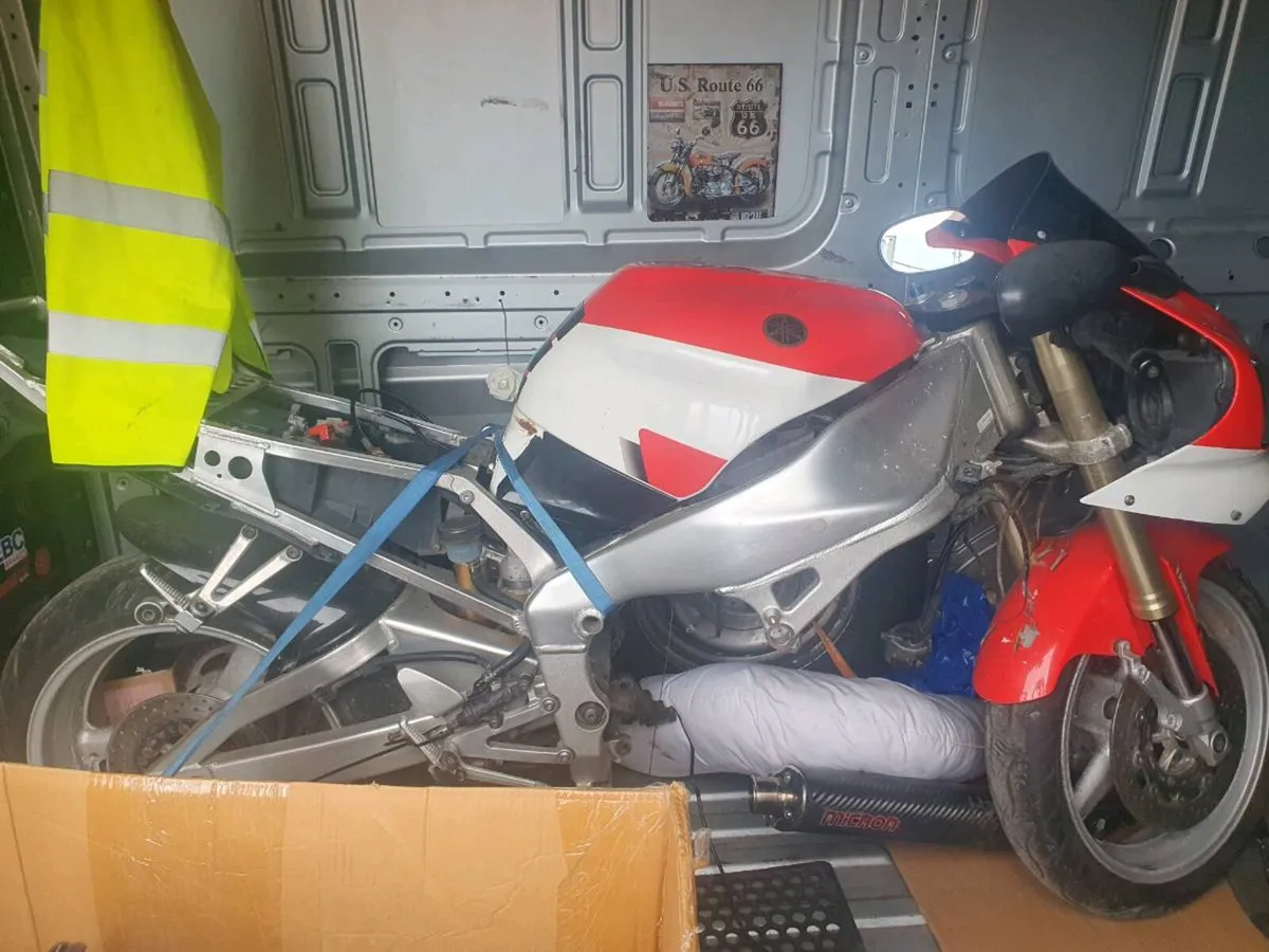 Breaking R1 99 gsxr 750 srad 97 - Image 1