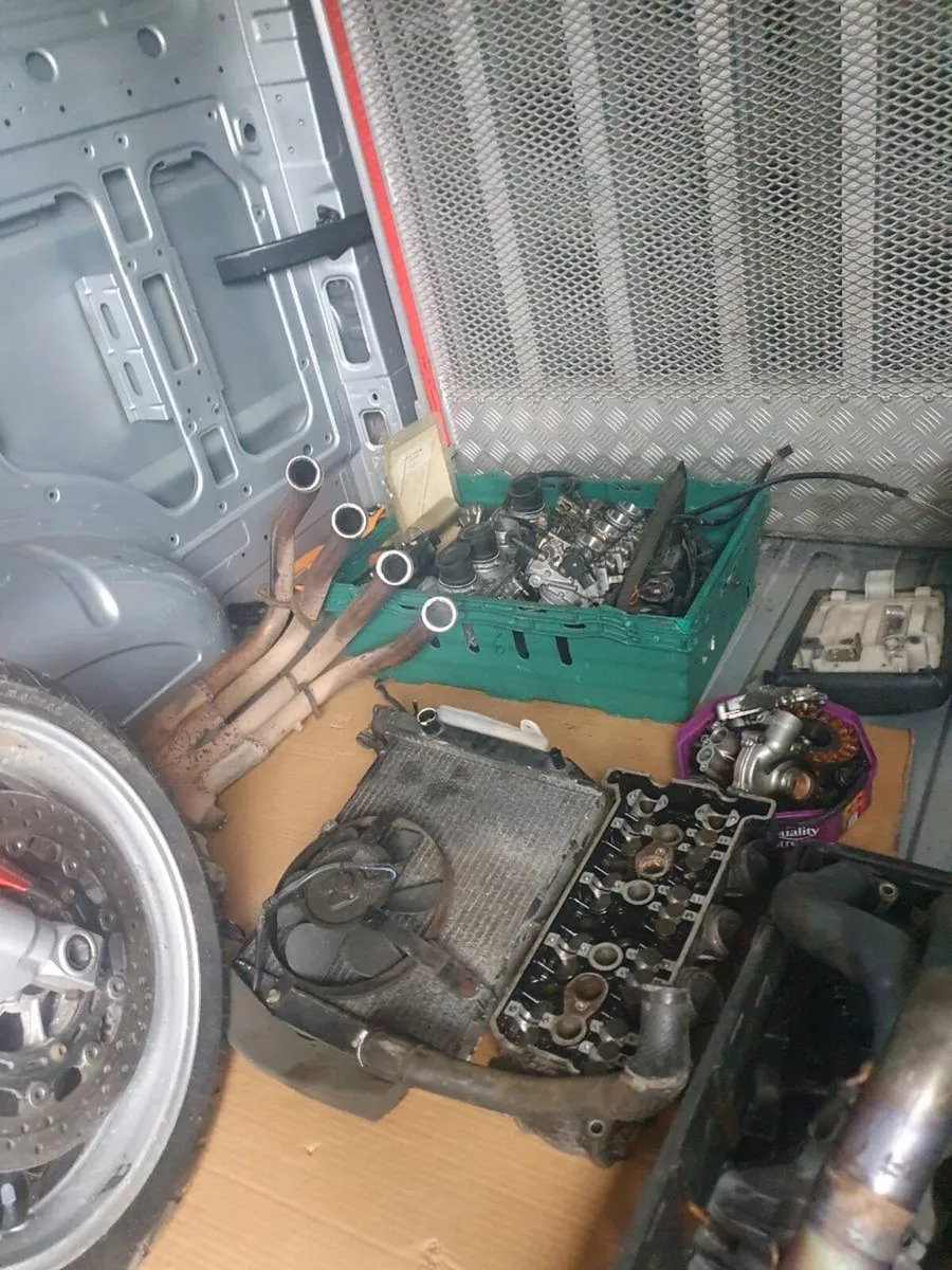 Breaking R1 99 4xv /gsxr 750 srad 97 - Image 3
