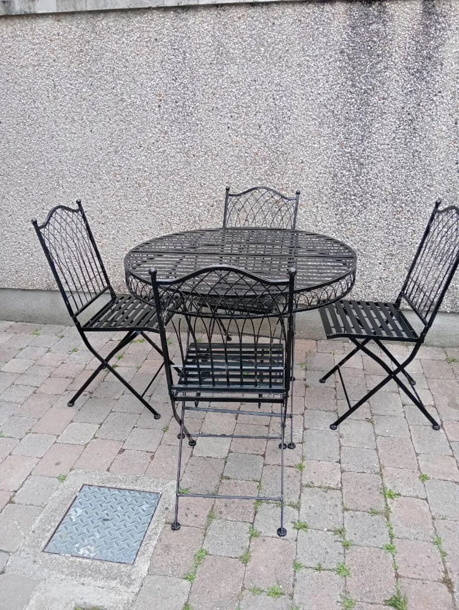 Cast iron garden table  and 4 chairs - Image 2
