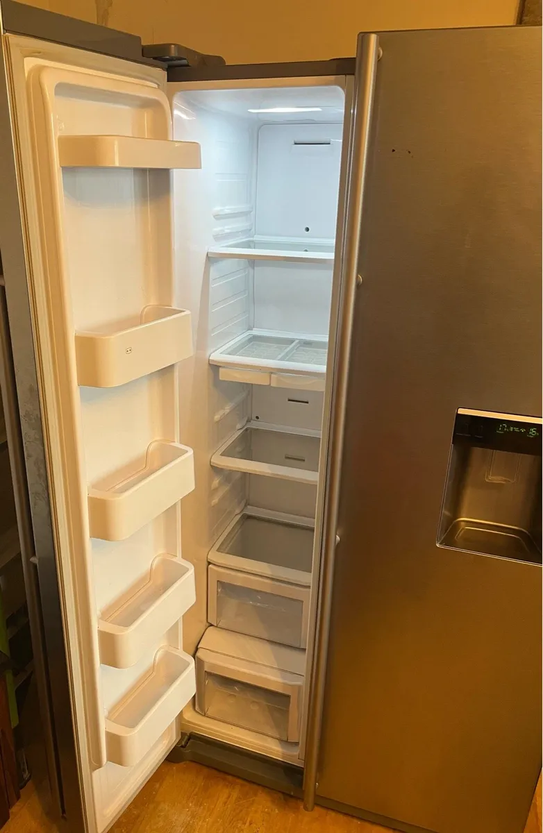 Samsung American Fridge Freezer - Image 4