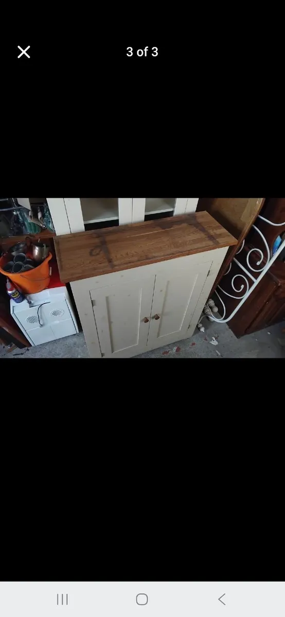 Living room units x 3 - Image 1