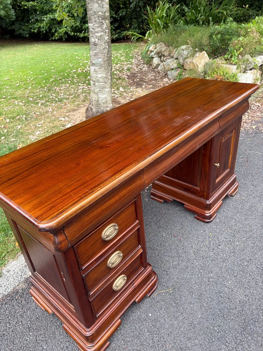 Beautiful antique cherry wood dressing table - Image 2