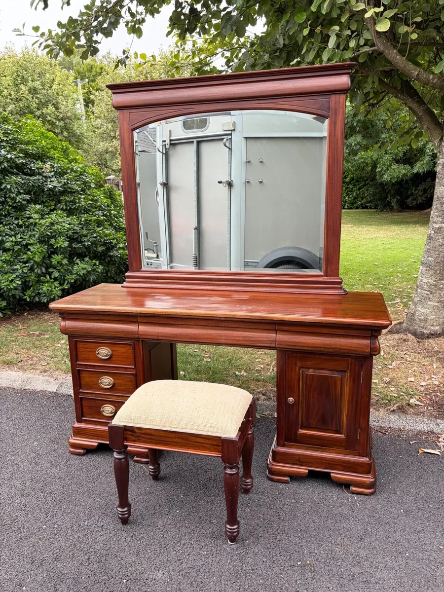 Beautiful antique cherry wood dressing table - Image 1