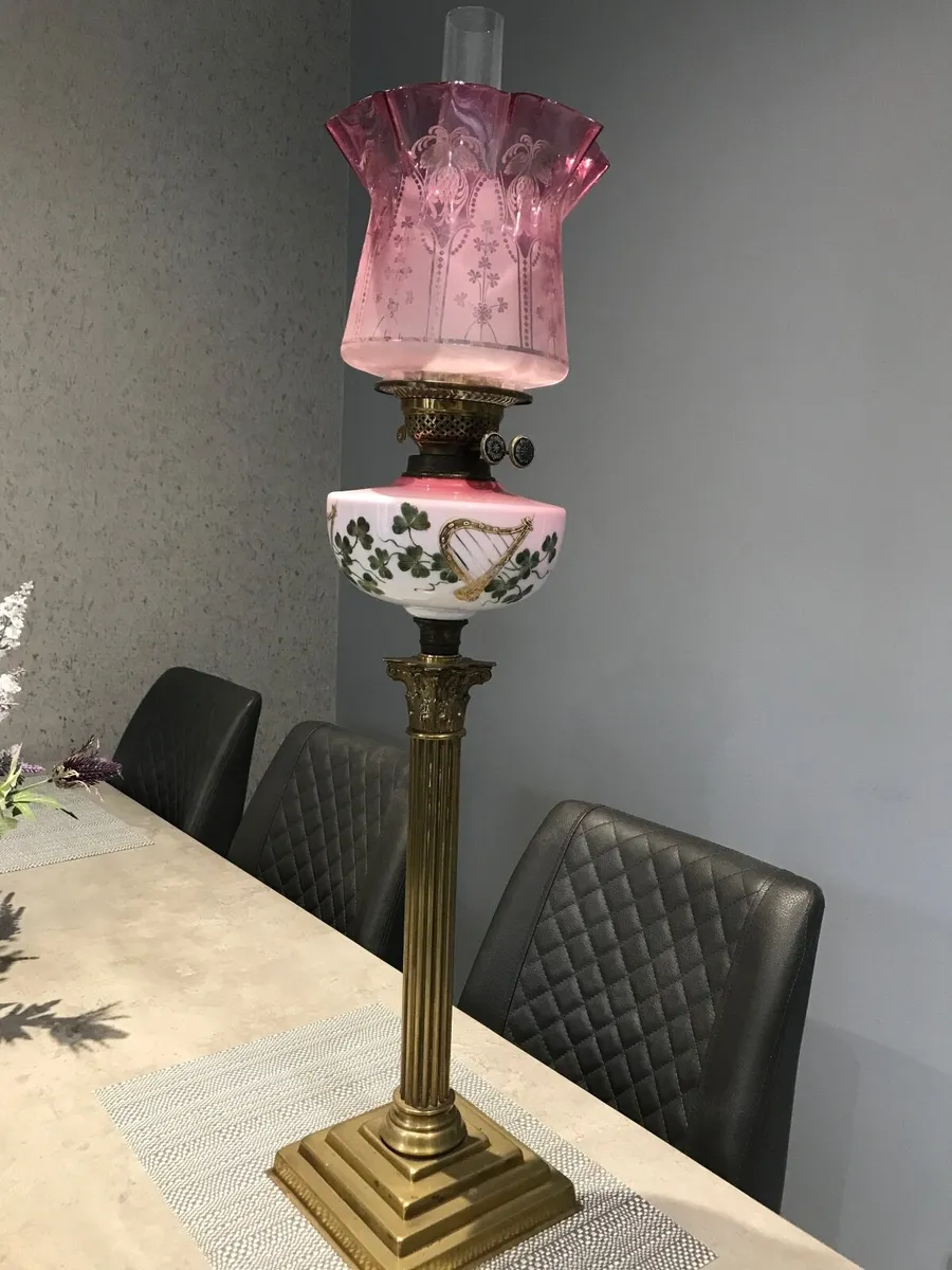 Antique oil lamp - Image 1