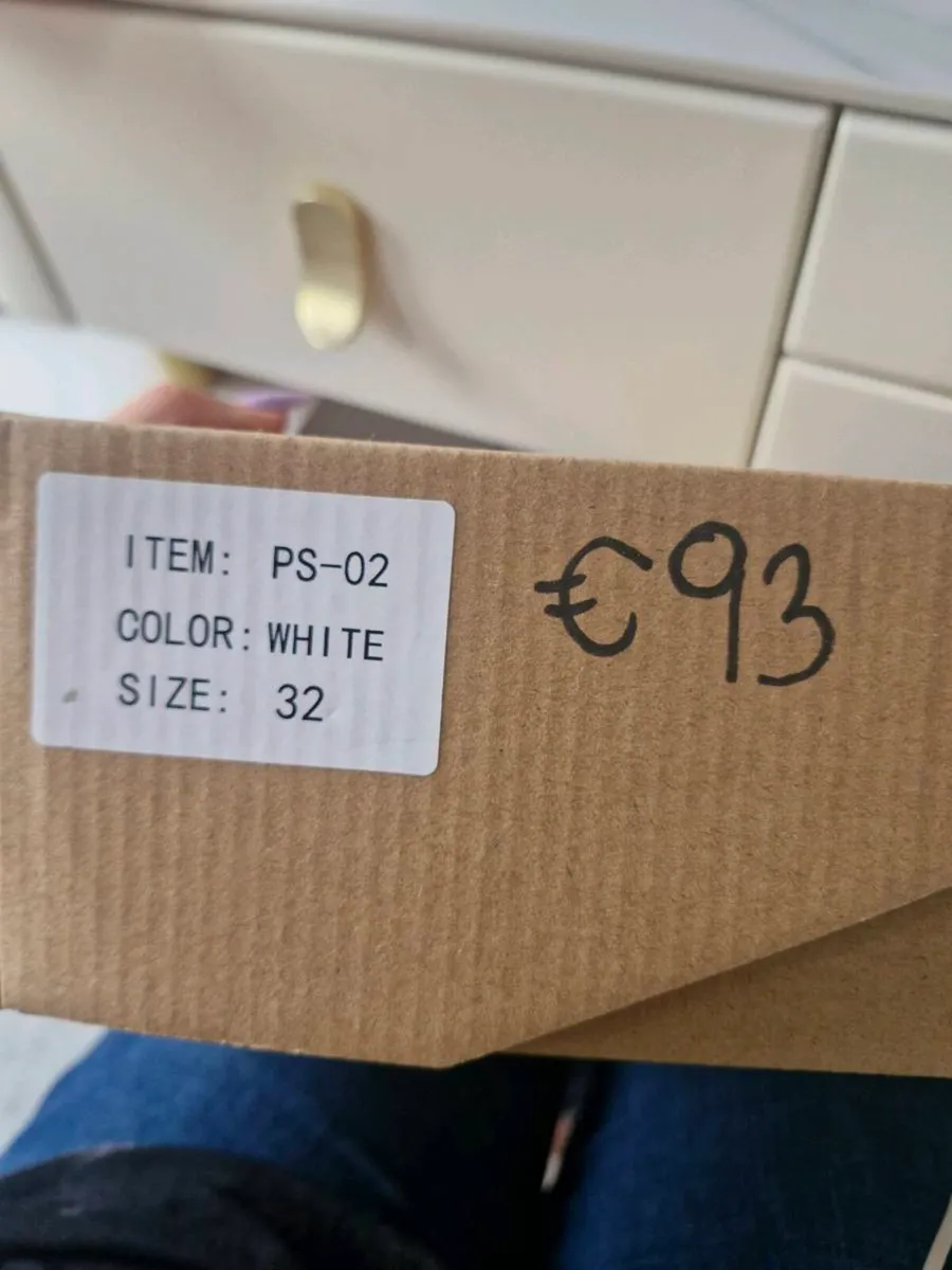 White girl runners with pearls - Image 3