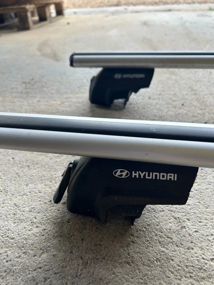 Santa Fe new model Roof Bars - Image 1