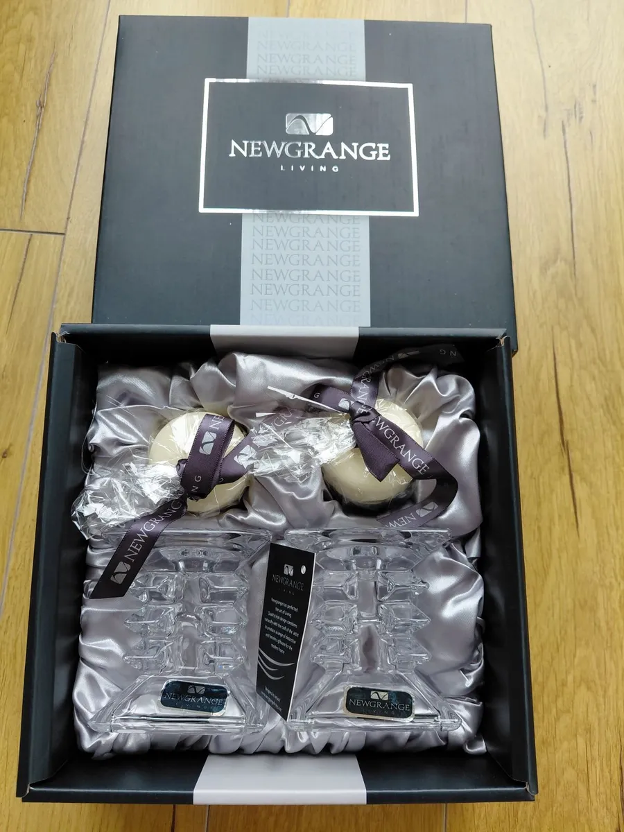 Newgrange candleholder gift set - Image 1