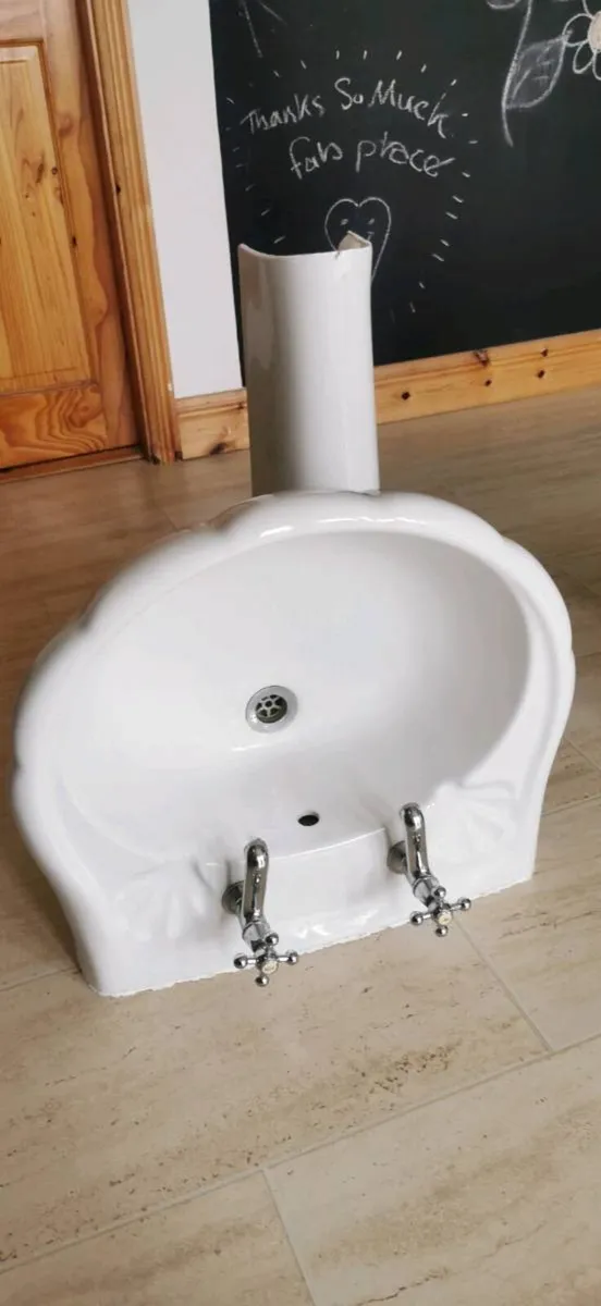 Bath + sink - Image 2