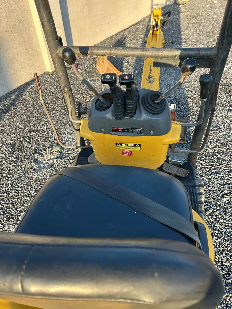 komatsu 1 ton digger - Image 4