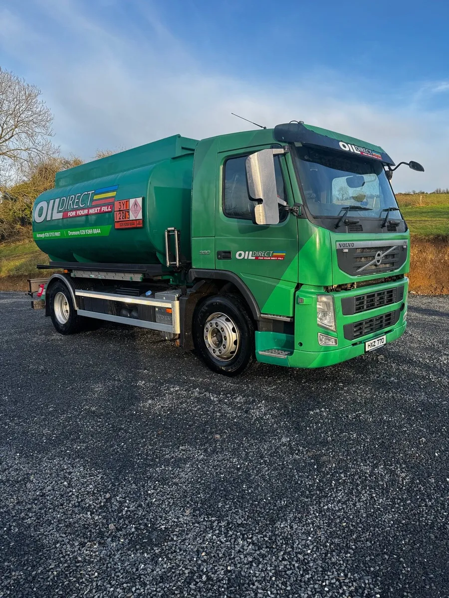 VOLVO FM 330 13000 LITRE FUEL OIL TANKER - Image 3