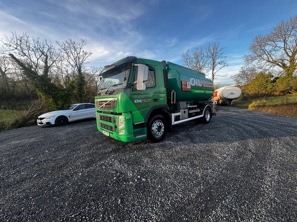 VOLVO FM 330 13000 LITRE FUEL OIL TANKER - Image 4
