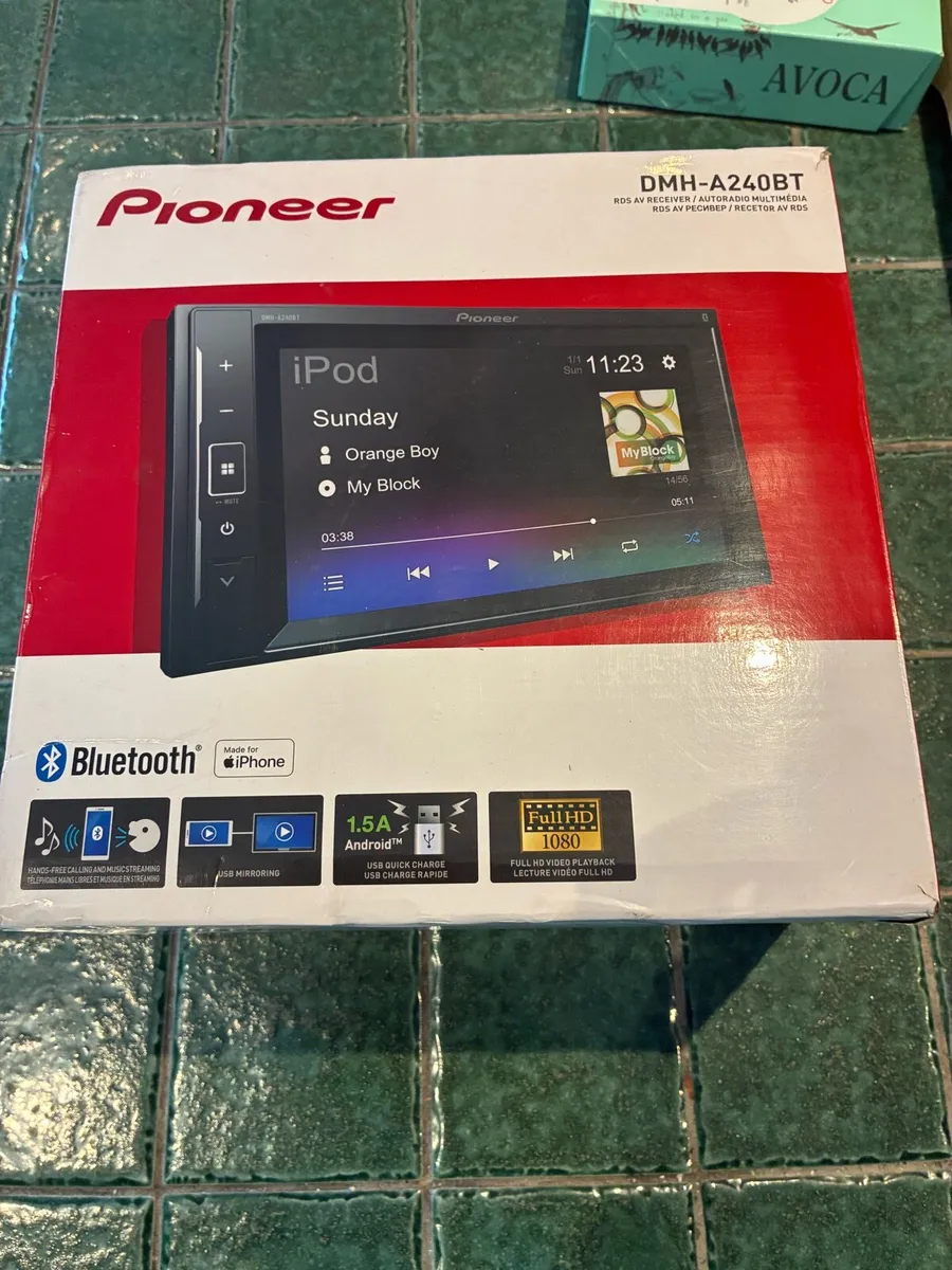 Pioneer car stereo - Image 1