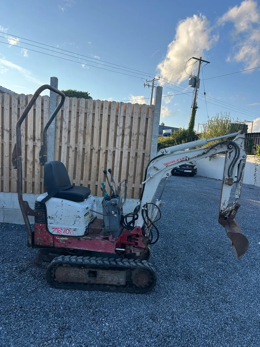 takeuchi 1 ton mini digger - Image 1