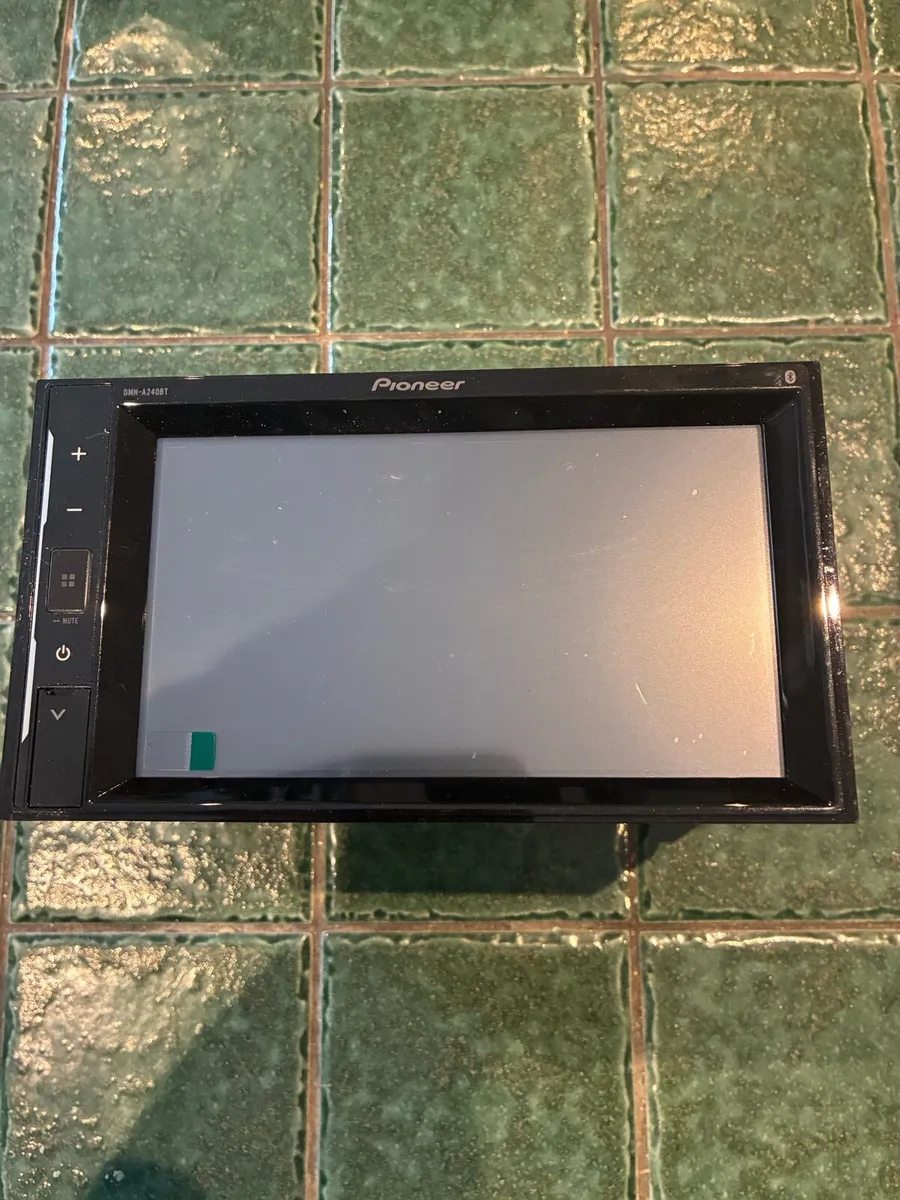 Pioneer car stereo - Image 4