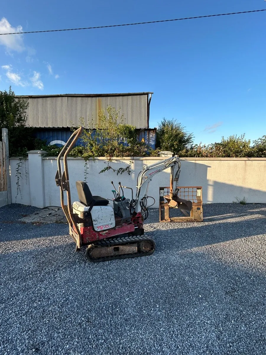 takeuchi 1 ton mini digger - Image 2