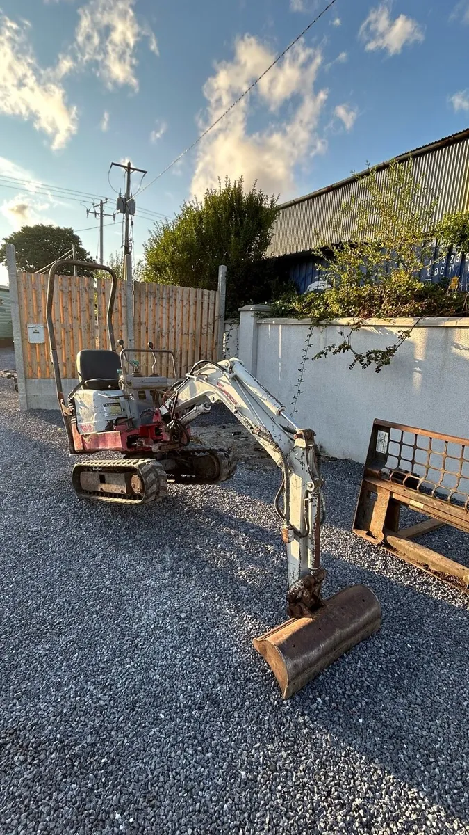 takeuchi 1 ton mini digger - Image 3