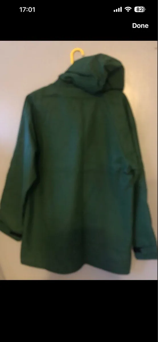 Mens BNWT rain jacket size M €15 - Image 2