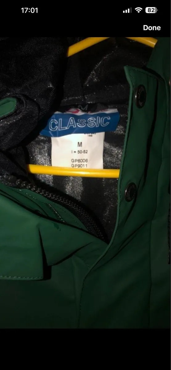 Mens BNWT rain jacket size M €15 - Image 4