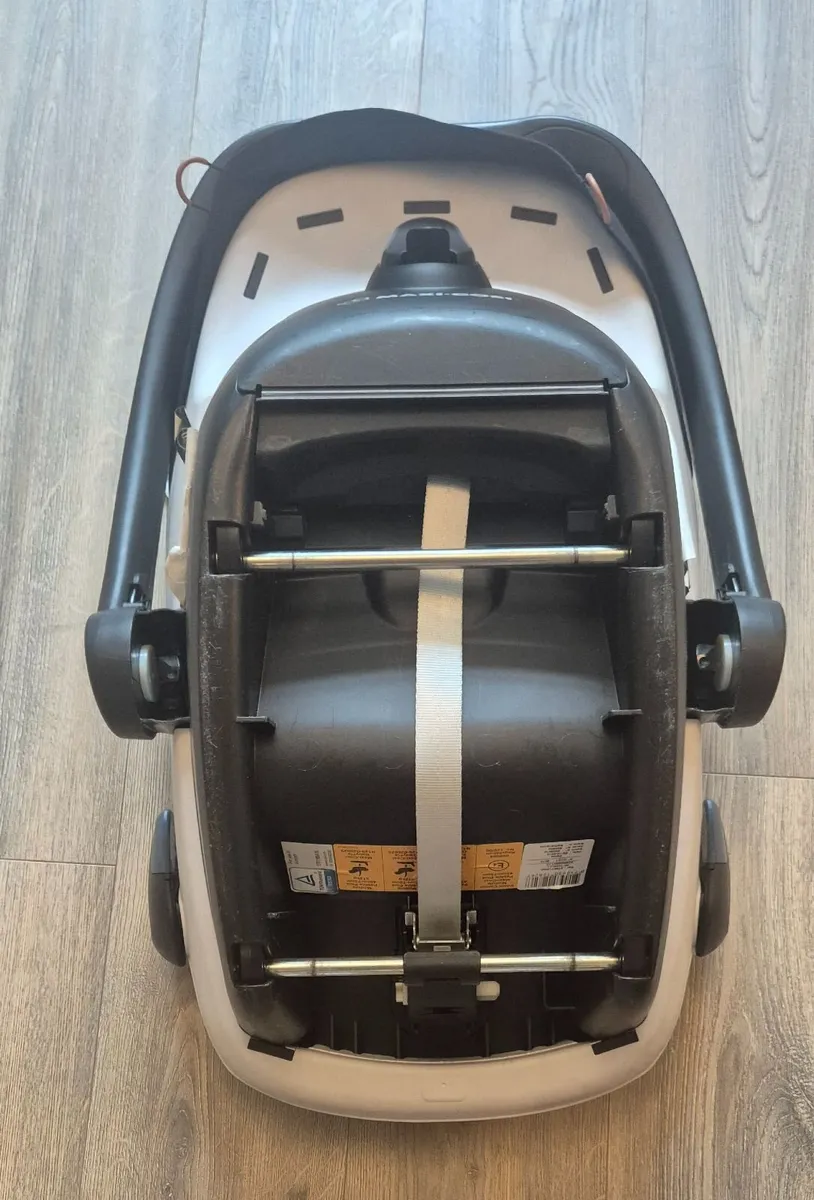 Maxi Cosi car seat - Image 2