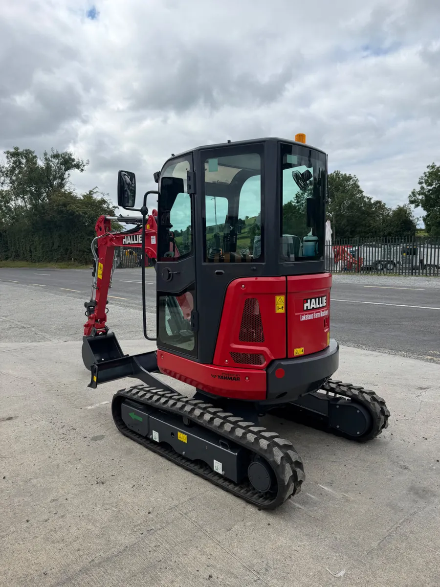*** HALLIE WE26 Mini Digger *** - Image 2