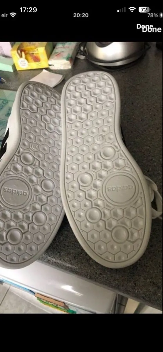 Boys adidas trainers size 3 €20 - Image 3