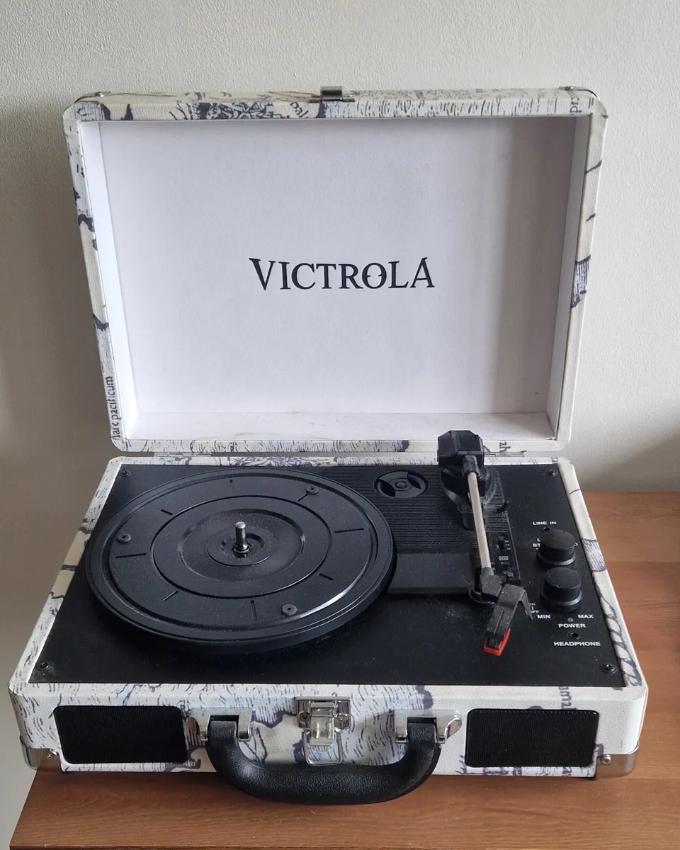 EPs and record player bundle - Image 2