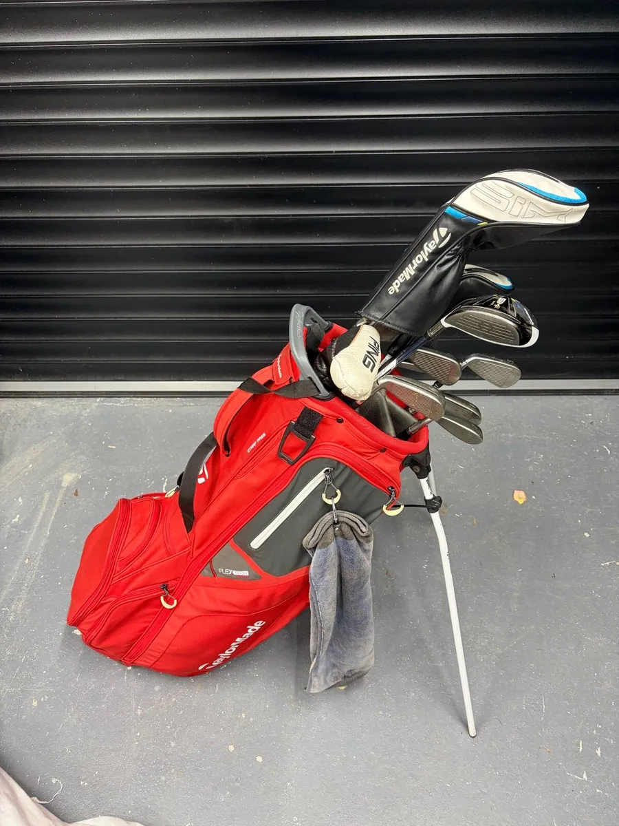 Taylormade Sim 2 Golf clubs & Golf Bag - Image 1