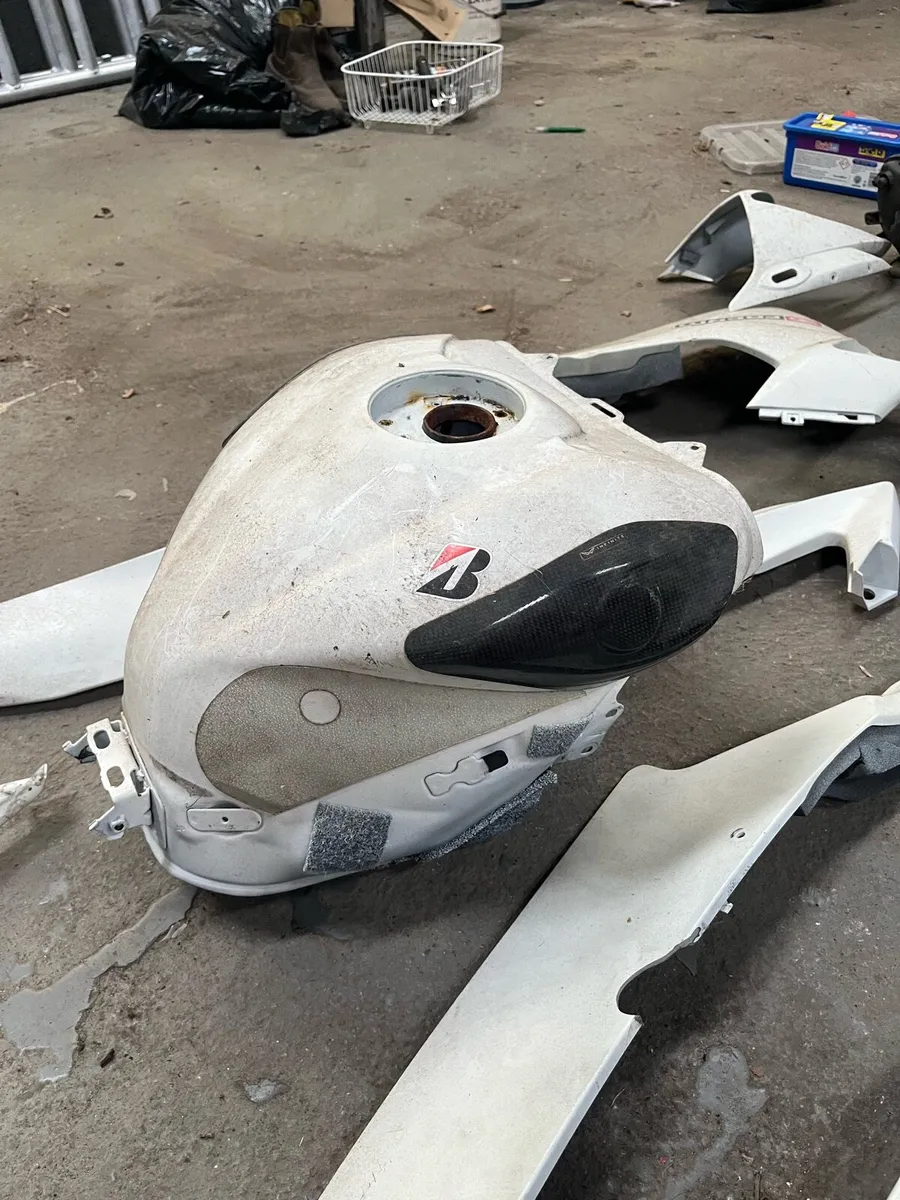 2006 R6 parts - Image 4