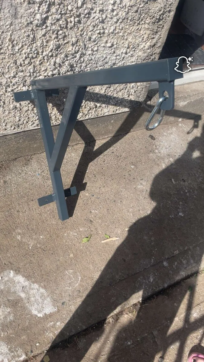 Heavy duty boxing bag wall bracket - Image 1
