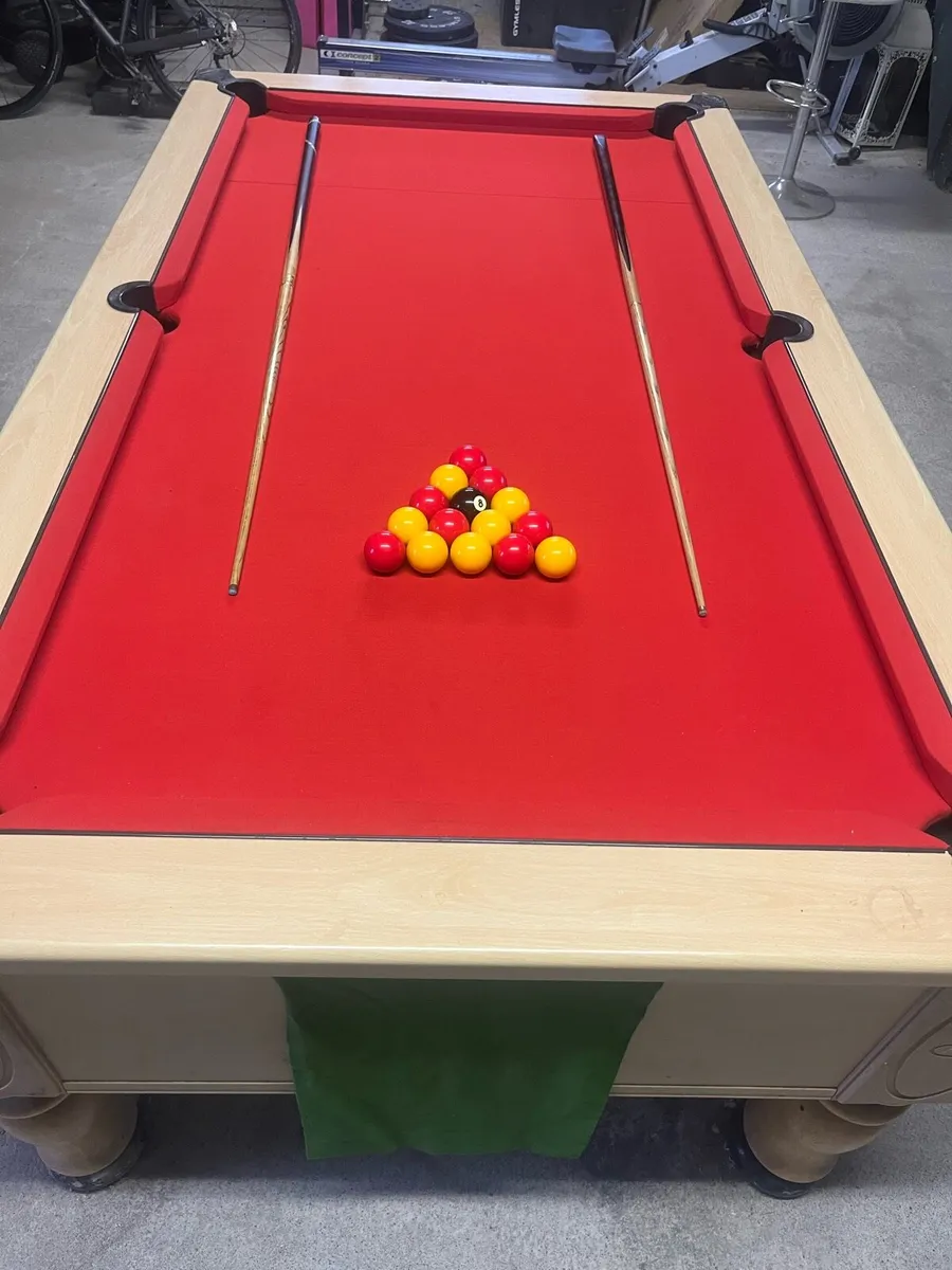 Pool table - Image 1