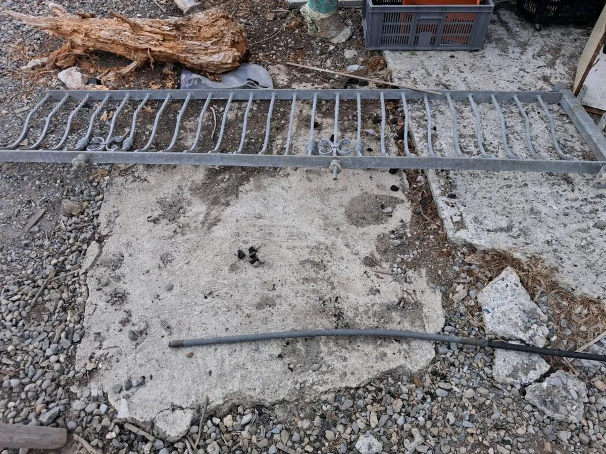 GALVANISED FENCE - Image 1