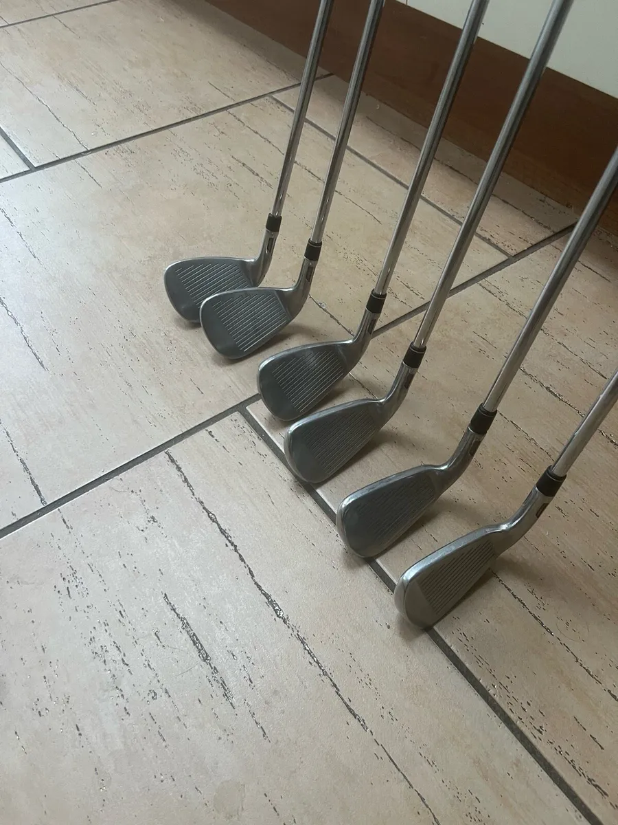 Sim2 max Golf irons PW-5i - Image 1