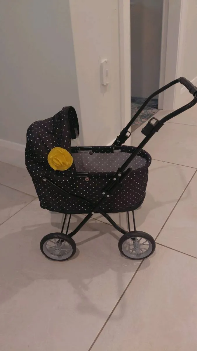Dolls, buggies and accessories - Image 4