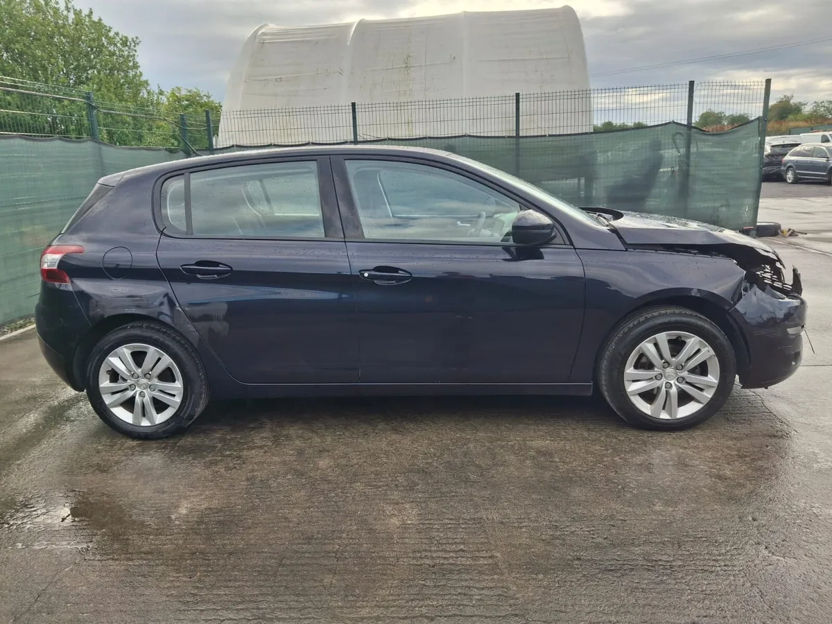 162 Peugeot 308  71km  Light Damage - Image 4