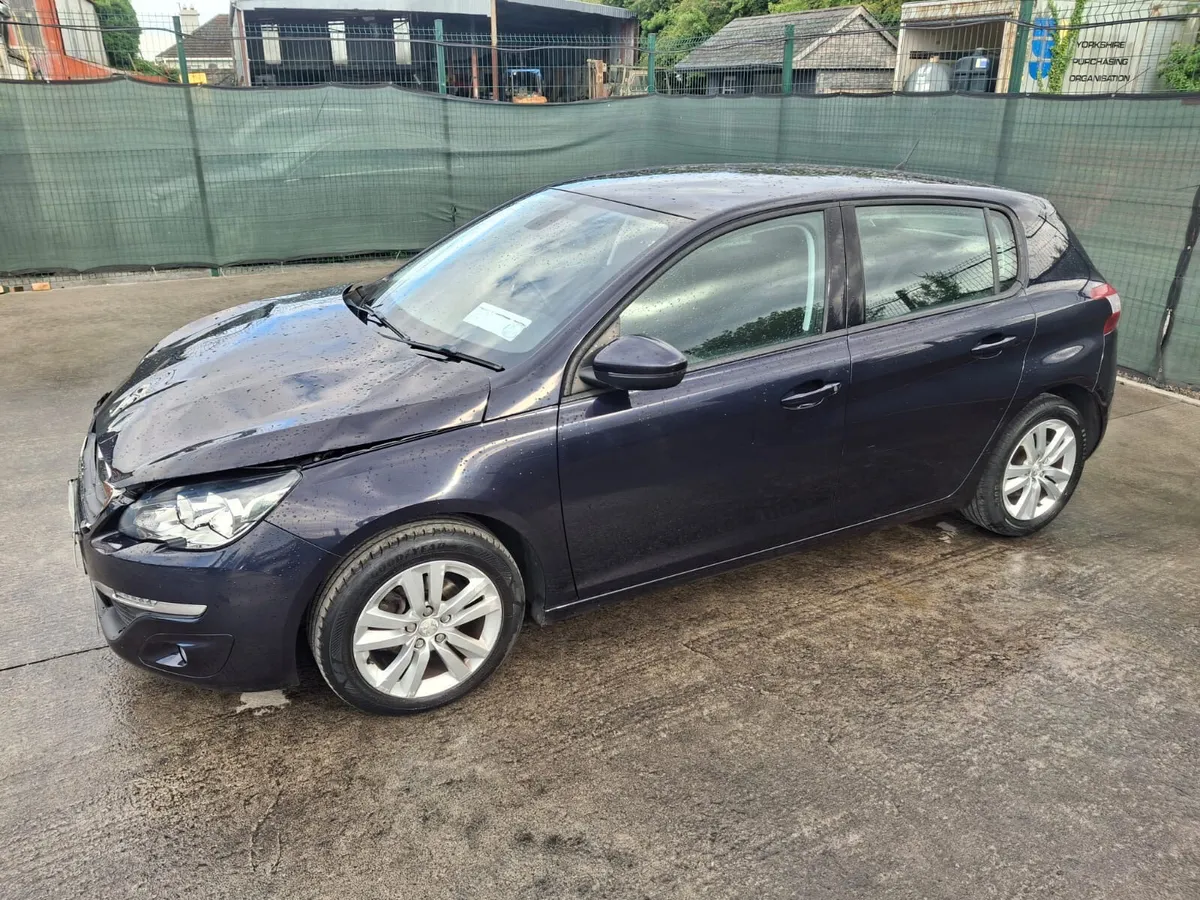162 Peugeot 308  71km  Light Damage - Image 1
