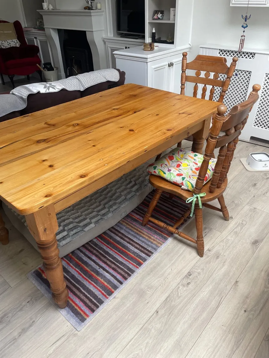 Kitchen table and 3 chairs - Image 3