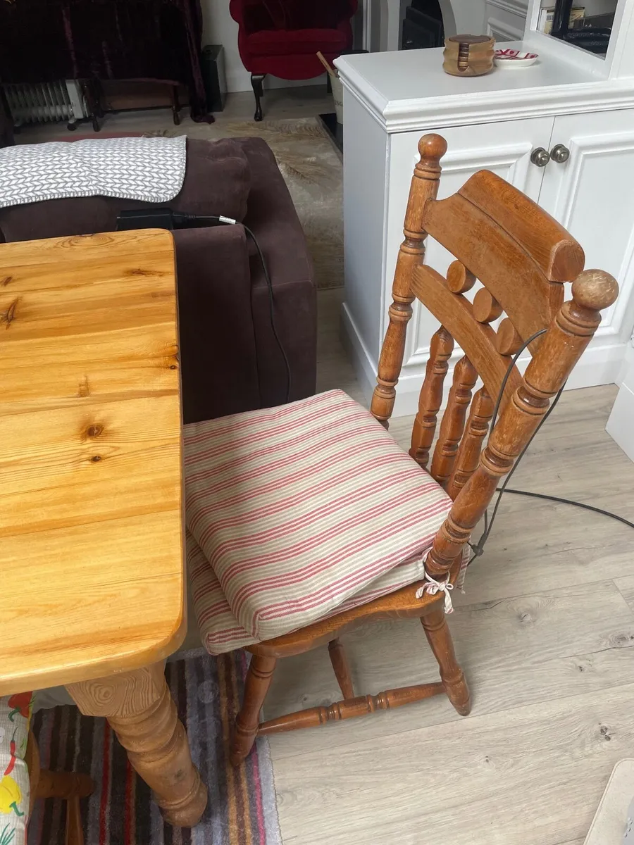 Kitchen table and 3 chairs - Image 2