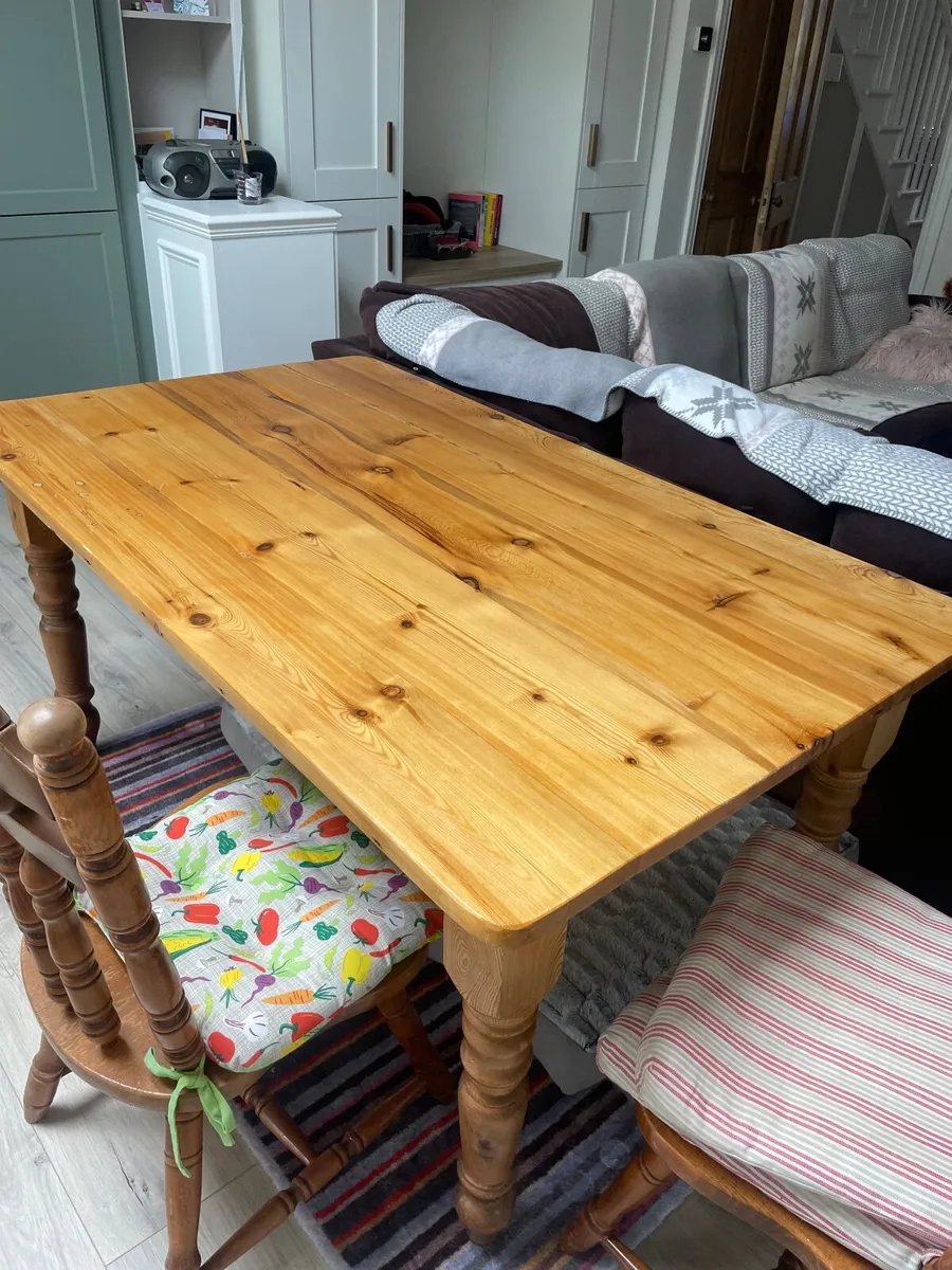 Kitchen table and 3 chairs - Image 4