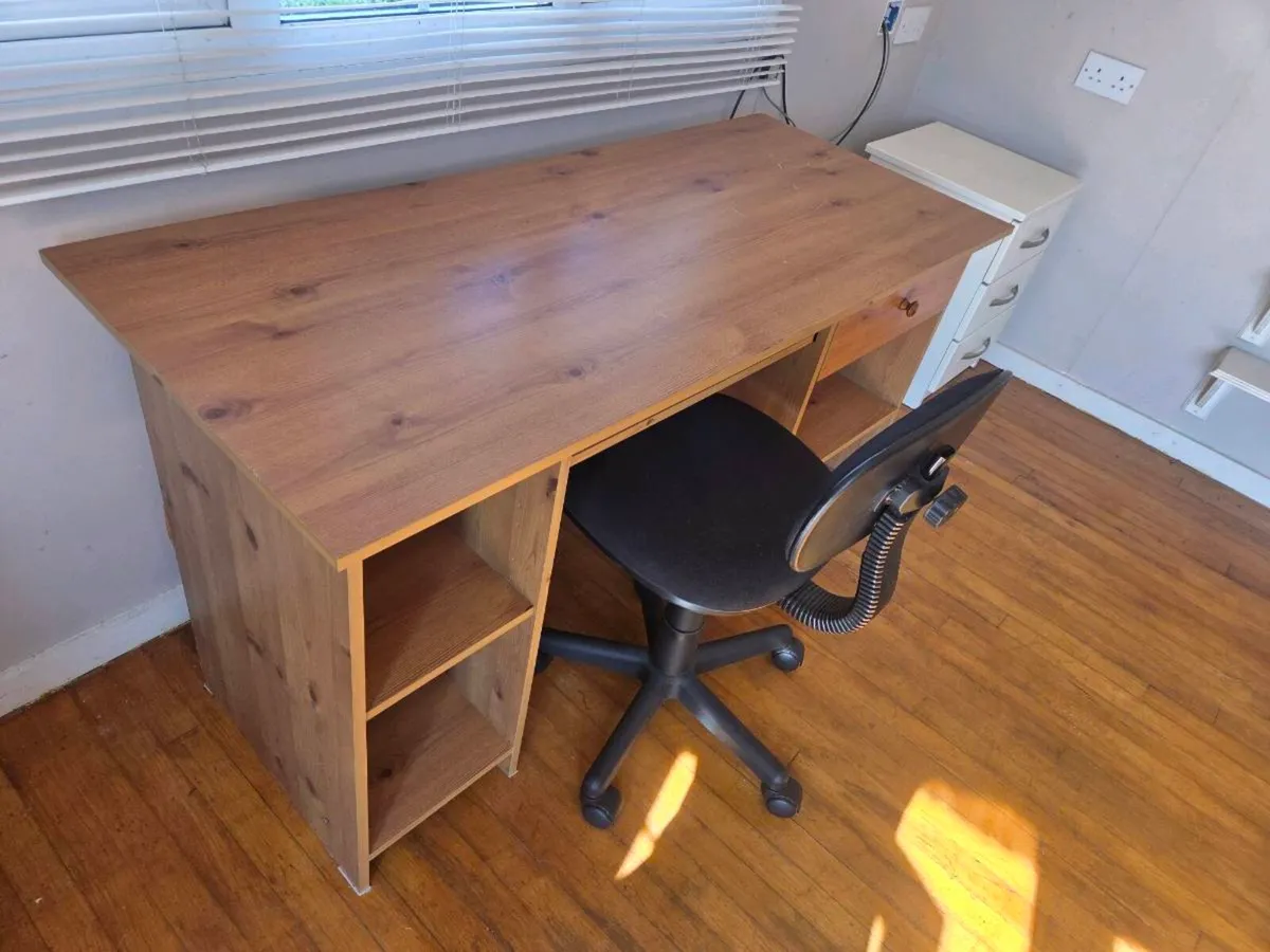 Office Desk and chair - Image 1